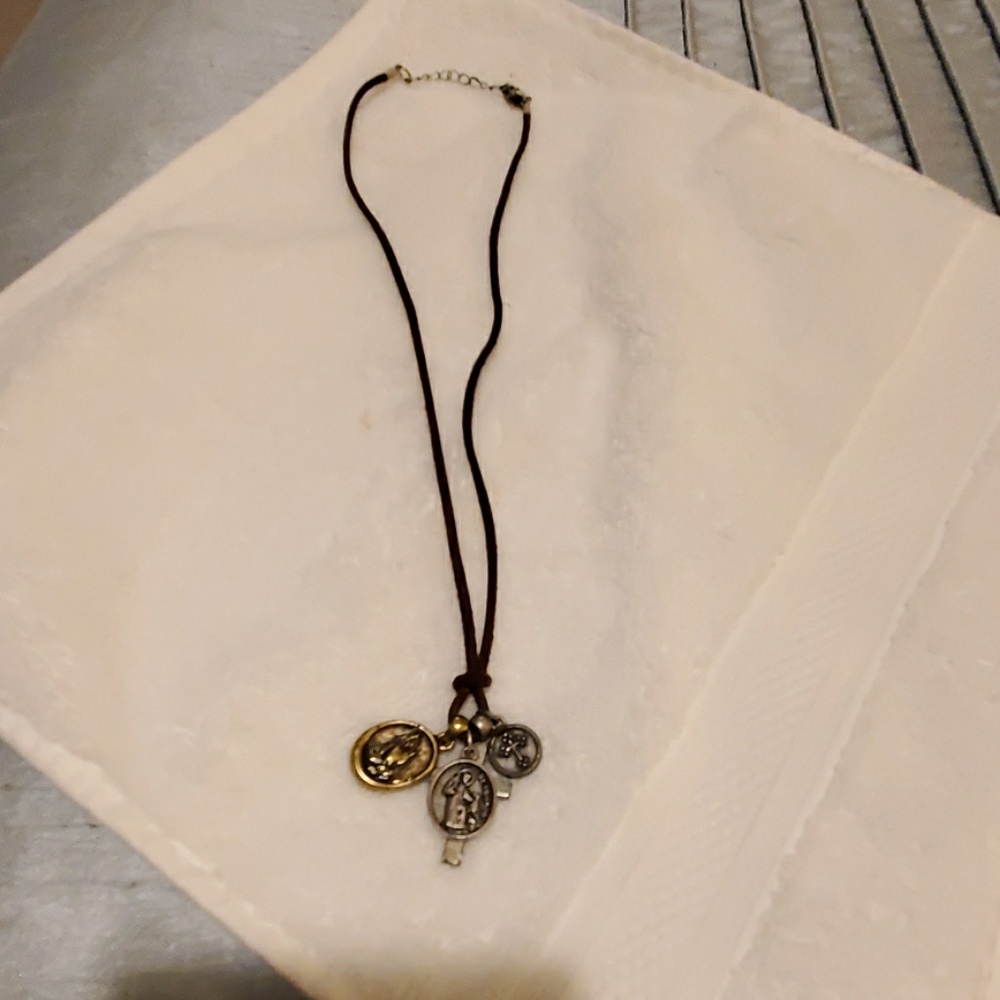 Mens Guess -medallion necklace with rawhide string